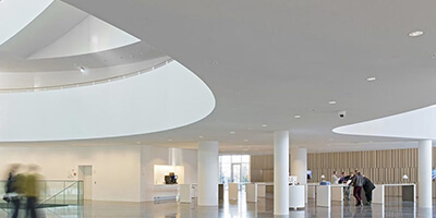 Rockfon® Mono® Acoustic Decke von CORA Montagebaugesellschaft