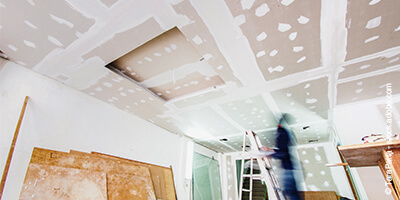 Montage einer Trockenbau Decke von CORA Montagebaugesellschaft